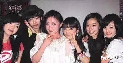 闺蜜进了娱乐圈吃瓜小说,闺蜜的璀璨星途与甜蜜瓜田