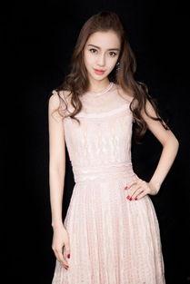 杨颖吃瓜看娱乐圈